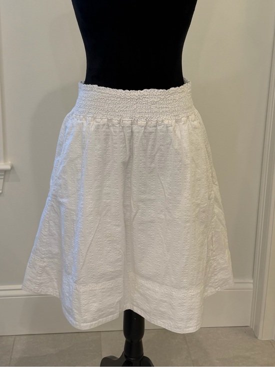 Eastern Mountain Sports Dresses & Skirts - Eastern Mountain Sports White Smocked A-Line Skirt- pockets and lined! Size L